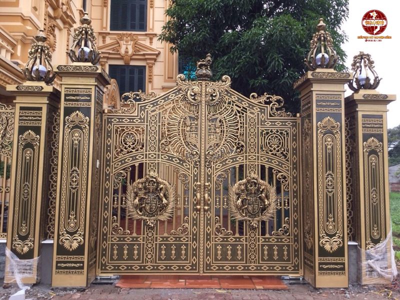Cổng nhôm đúc hoàng gia