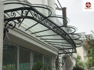 mái kính sắt mỹ thuật nhà phố