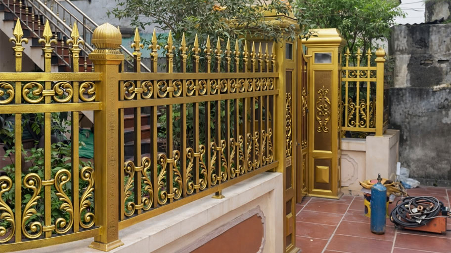 Hàng rào nhôm đúc cho nhà cấp 4