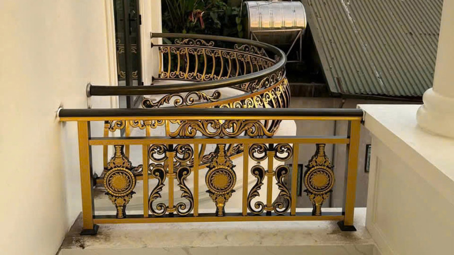 Lan can nhôm đúc mạ đồng thiết kế bán nguyệt