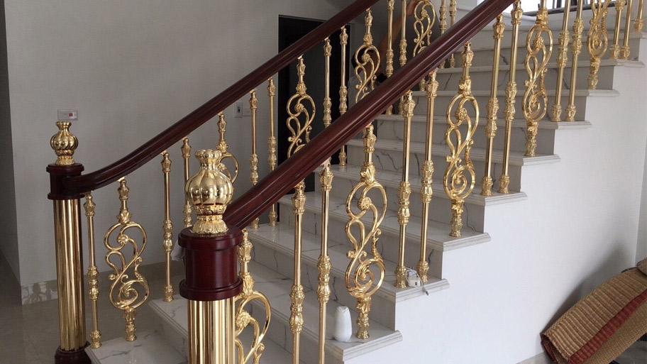 Mẫu con tiện cầu thang sắt mỹ thuật đẹp cho biết
