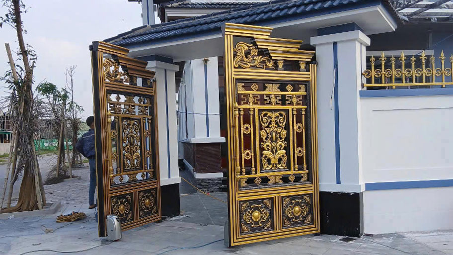 Mẫu cổng nhôm đúc nhà phố 2 cánh đẹp