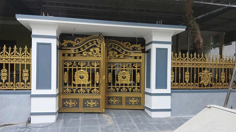 Mẫu cổng nhôm đúc nhà phố 2 cánh