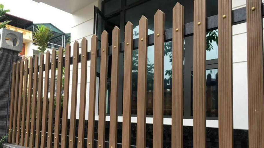 Mẫu hàng rào sắt hộp trong nhà phố