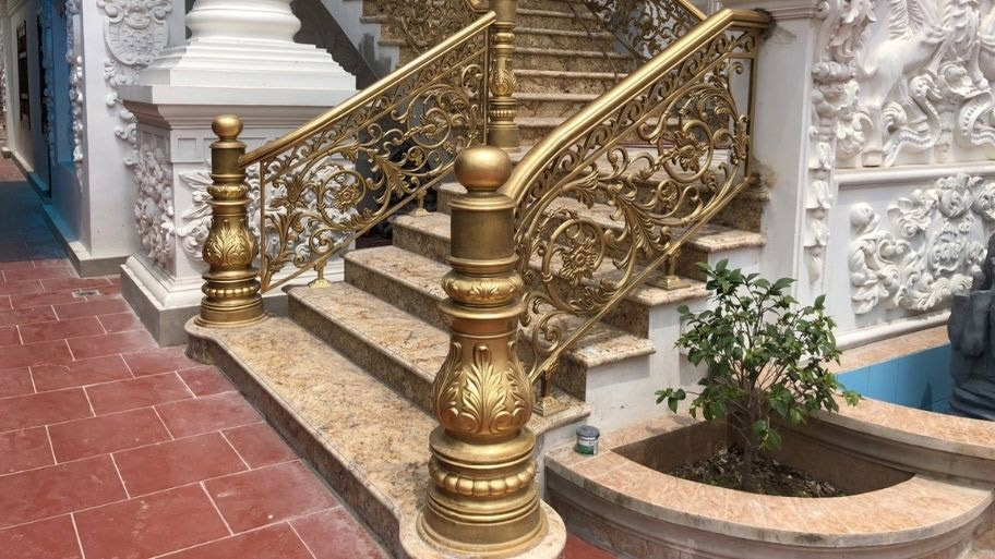 Tru cầu thang nhôm đúc đẹp